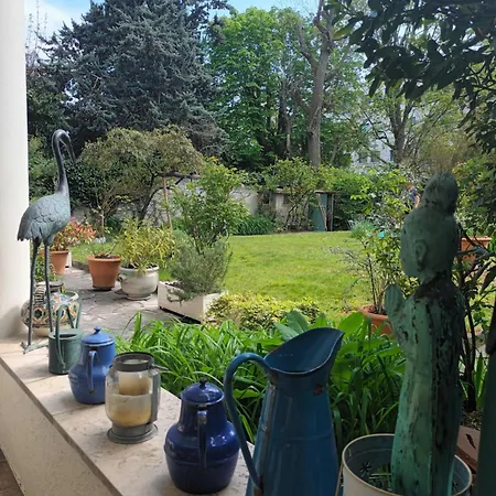 Apartment Vincennes, Pour 8, Avec Grand Jardin